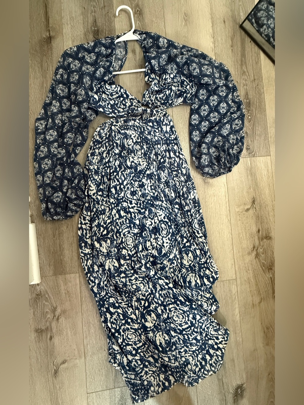 Abercrombie Long-Sleeve Plunge Cutout
Maxi Dress
